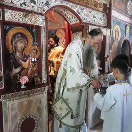 Литургија у манастиру Подмалинско