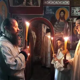 Литургија у манастиру Подмалинско