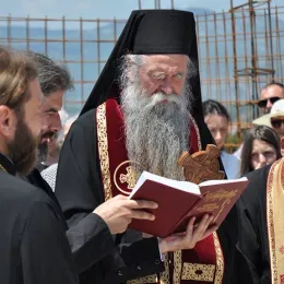 Владика Јоаникије освештао Црквено-омладински центар Светог Нектарија Егинског