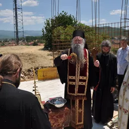 Владика Јоаникије освештао Црквено-омладински центар Светог Нектарија Егинског