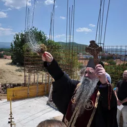 Владика Јоаникије освештао Црквено-омладински центар Светог Нектарија Егинског