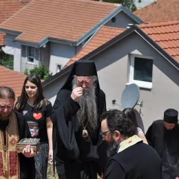 Владика Јоаникије освештао Црквено-омладински центар Светог Нектарија Егинског