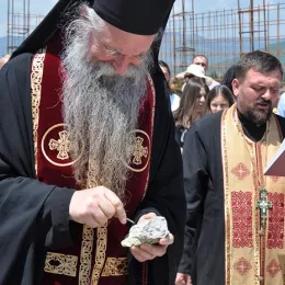 Владика Јоаникије освештао Црквено-омладински центар Светог Нектарија Егинског