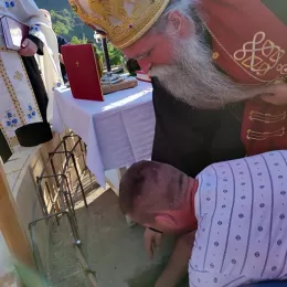 Владика Јоаникије освештао темеље цркве која се обнавља у Зорићима