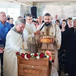 Прослављена храмовна слава цркве Богородице Тројеручице, која се подиже у Кличеву