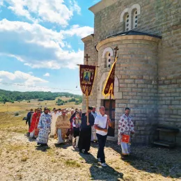 Света Архијерејска Литургија на Вучјем долу
