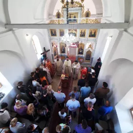 Света Литургија у Кочанима