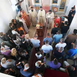 Света Литургија у Кочанима