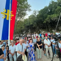 Епископ Методије освештао крст у мјесту Ратишевина код Херцег Новог
