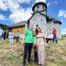 Освештана црква Полагања ризе Пресвете Богородице у Пошћенским Жарима