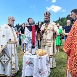 Освештана црква Полагања ризе Пресвете Богородице у Пошћенским Жарима