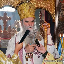 Митрополит Амфилохије у манастиру Морача