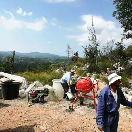 Још једна акција на поправци пута ка манастиру Сомина