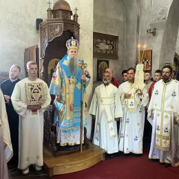 Владика Јоаникије у Ђурђевим Ступовима