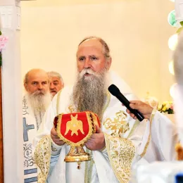 Више архијереја обавило освећење обновљеног манастирског Храма Св. Јована Крститеља у Црнчи