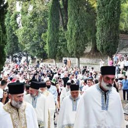 Патријарх Порфирије: Ходајмо траговима Господњим које је на духовну мапу нашег народа уцртао Свети Сава