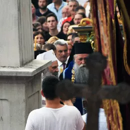 Патријарх Порфирије предводио литију са чудотворном иконом Богородице Савинске