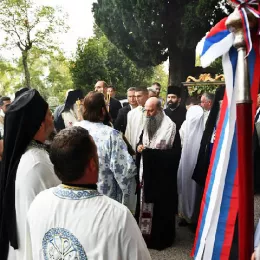 Патријарх Порфирије предводио литију са чудотворном иконом Богородице Савинске