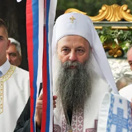 Патријарх Порфирије предводио литију са чудотворном иконом Богородице Савинске