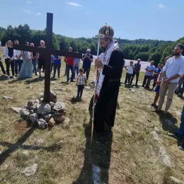 На Илиндан освештано земљиште и постављен крст за нови храм