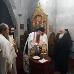 Света архијерејска литургија у Ступовима