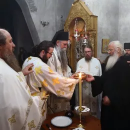 Света архијерејска литургија у Ступовима