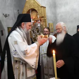 Света архијерејска литургија у Ступовима