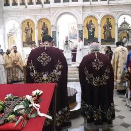 Крстовдан торжествено прослављен у никшићком Саборном храму крај Моштију Светог Арсенија