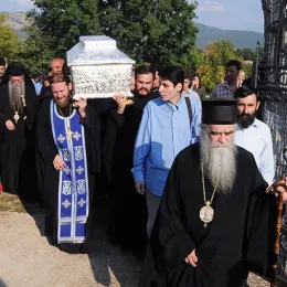Свети Арсеније дочекан у манастиру Косијереву
