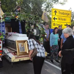 Свети Арсеније дочекан у манастиру Косијереву