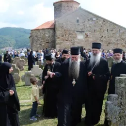 На Сабор Срба светитеља у Петропавловој цркви у Новом Пазару одржан традиционални Дежевски сабор