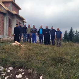 Заблистао крст на цркви Светог апостола Луке у жабљачком селу Крстац