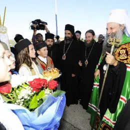 Његова Светост Патријарх српски Господин Порфирије дочекан у манастиру Ђурђеви Ступови