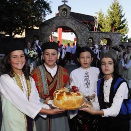 Његова Светост Патријарх српски Господин Порфирије дочекан у манастиру Ђурђеви Ступови