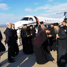 Патријарх Порфирије на подгоричком аеродрому