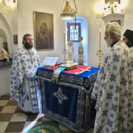 Митрополит Јоаникије свечано устоличен у трон Светог Петра Цетињског