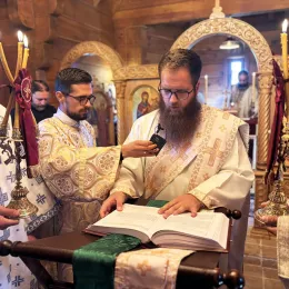 Света Архијерејска Литургија и освећење цркве Светог Пајсија Светогорца у Долима пивским