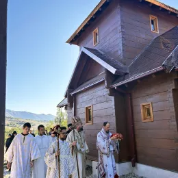 Света Архијерејска Литургија и освећење цркве Светог Пајсија Светогорца у Долима пивским