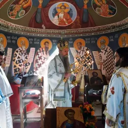 Литургија и парастос у манастиру Косијерево