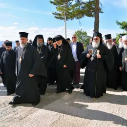 Патријарси антиохијски Јован X и српски Иринеј посјетили манастир Острог