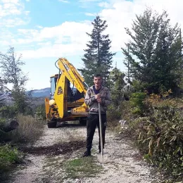 Одрађена још једна акција на поправци пута према манастиру Сомина