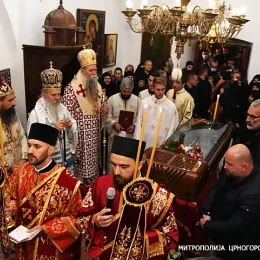 Заупокојена архијерејска литургија у Цетињском манастиру поводом упокојења Митрополита Амфилохија