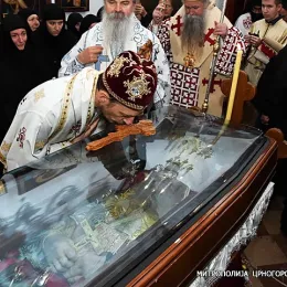 Заупокојена архијерејска литургија у Цетињском манастиру поводом упокојења Митрополита Амфилохија