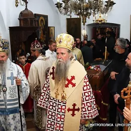 Заупокојена архијерејска литургија у Цетињском манастиру поводом упокојења Митрополита Амфилохија