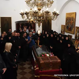 Заупокојена архијерејска литургија у Цетињском манастиру поводом упокојења Митрополита Амфилохија