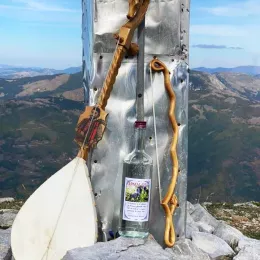 На планини Зелетин освештан крст