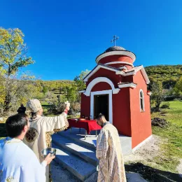 Прослављена слава спомен-храма Светог Лонгина 