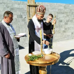 Владика Методије освештао темеље парохијског дома у Бубањама