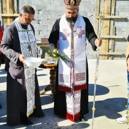 Владика Методије освештао темеље парохијског дома у Бубањама