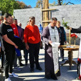 Владика Методије освештао темеље парохијског дома у Бубањама
